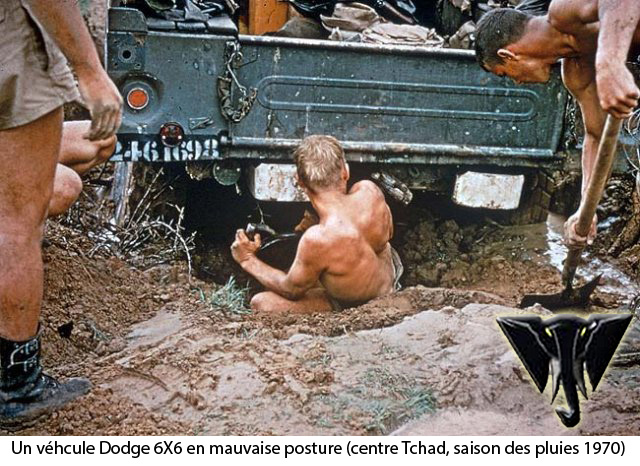Un véhcule Dodge 6X6 en mauvaise posture (centre Tchad, saison des pluies 1970) 
